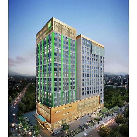 Holiday Inn Ulaanbaatar By Ihg Buitenkant foto